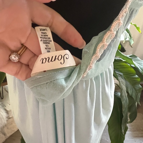 Elegant Blue Lace Trim Nightgown - Picture 4 of 6